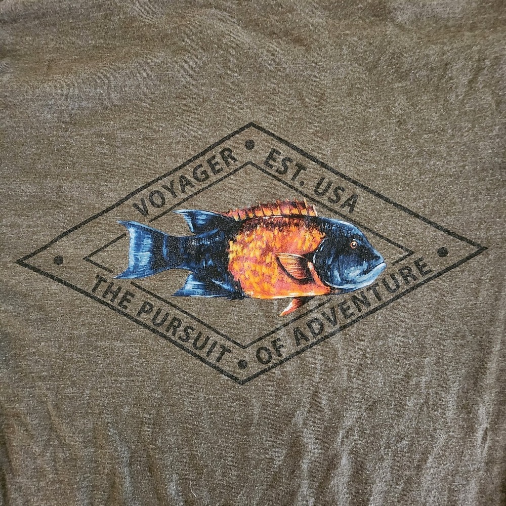 Voyager Pursuit of Adventure Olive Short Sleeve T-Shirt Men's M